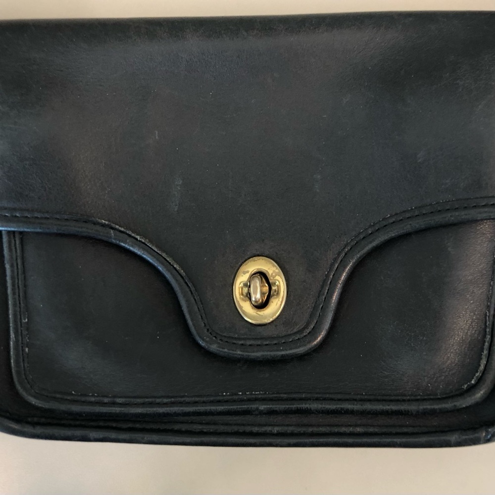 Vintage Coach Crossbody black leather bag (1970’s) AUTHENTIC